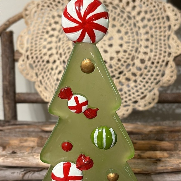 NWT PEPPERMINT SQUARE ACRYLIC CHRISTMAS TREE WITH PEPPERMINTS - Picture 4 of 9